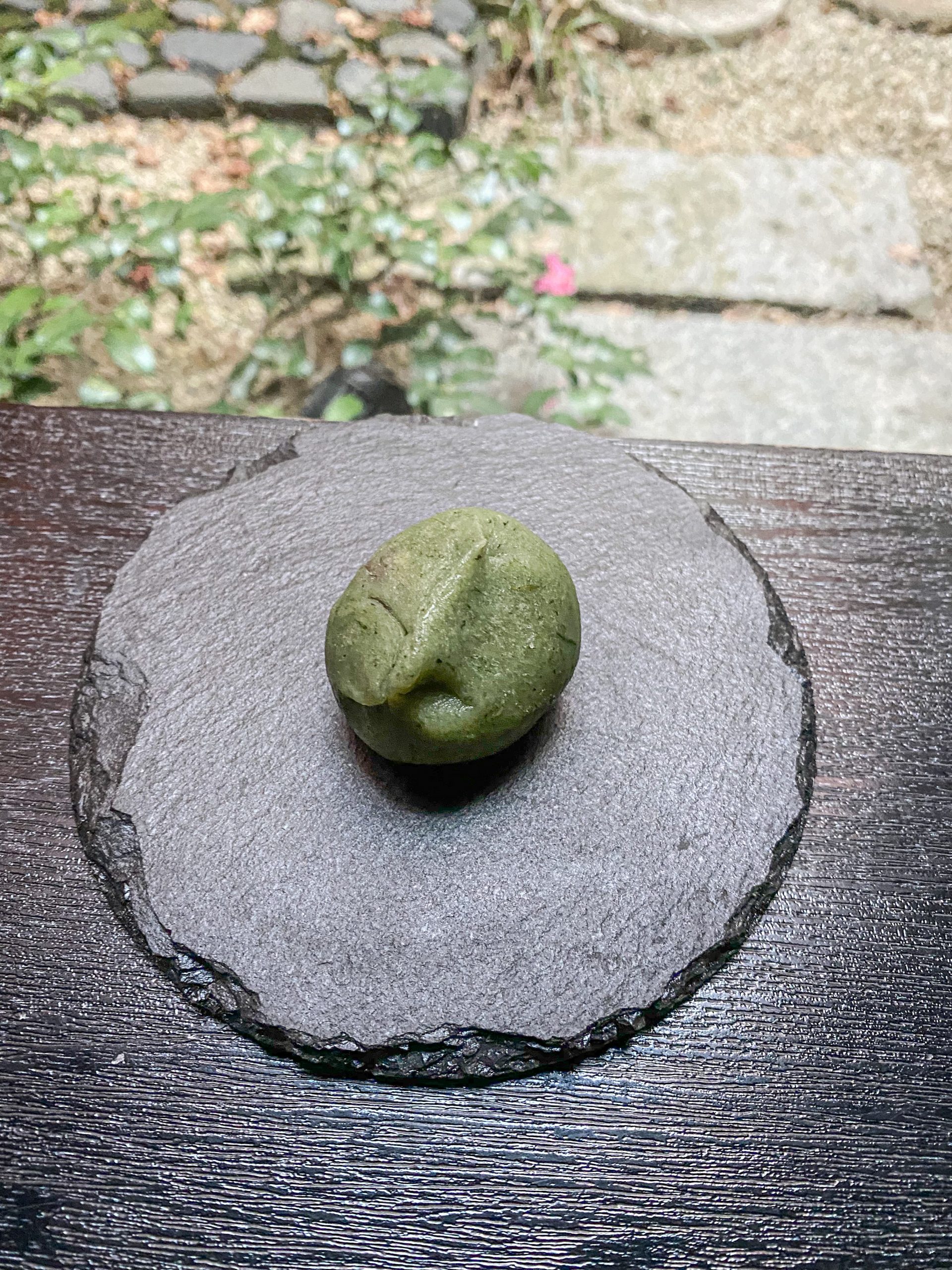季節限定菓子『餡入り草餅』